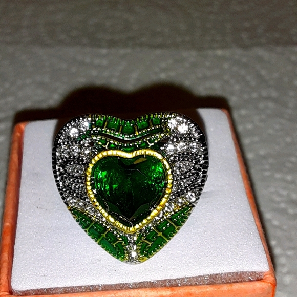 HEART RING, EMERALD, 2-TONE, 6,7,10 - Picture 8 of 10